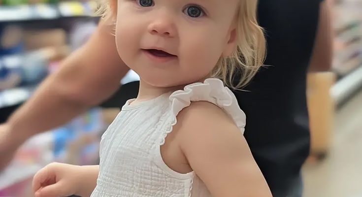 Woman Helps Single Dad at Store, Sees Bracelet She Buried with Her Child on His Daughter